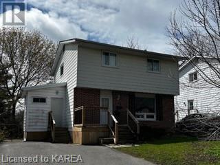136 Calderwood Drive, House detached with 4 bedrooms, 2 bathrooms and 3 parking in Kingston ON | Card Image