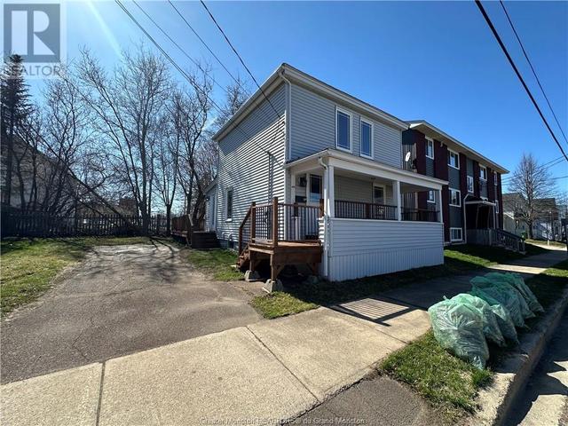 472 Robinson St, House detached with 2 bedrooms, 1 bathrooms and null parking in Moncton NB | Image 2