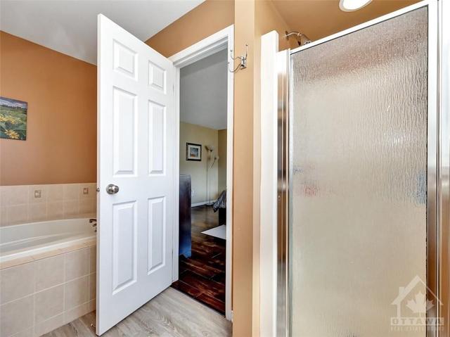 208 Greenridge Street, Townhouse with 3 bedrooms, 3 bathrooms and 3 parking in Ottawa ON | Image 21