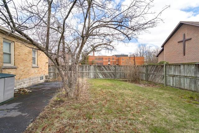269 Bowman St, House detached with 2 bedrooms, 2 bathrooms and 3 parking in Hamilton ON | Image 13