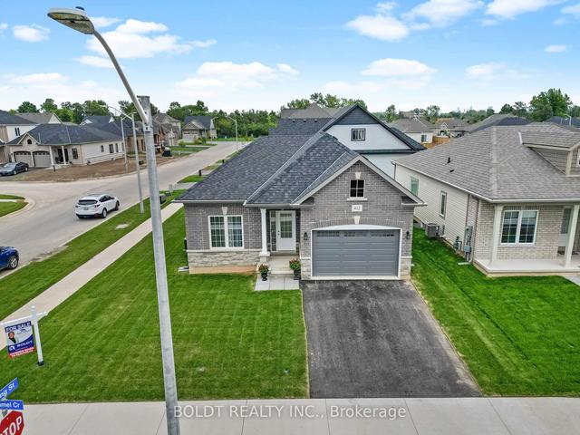 412 Hummel Cres, House detached with 2 bedrooms, 1 bathrooms and 5 parking in Fort Erie ON | Image 18