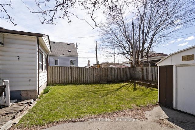 48 Goggin Ave, House detached with 2 bedrooms, 1 bathrooms and 2 parking in Hamilton ON | Image 2