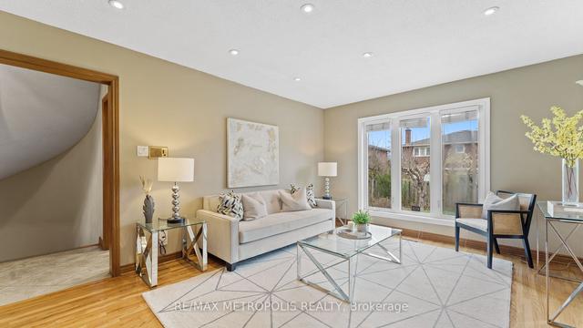 8233 Martin Grove Rd, House detached with 4 bedrooms, 4 bathrooms and 4 parking in Vaughan ON | Image 9