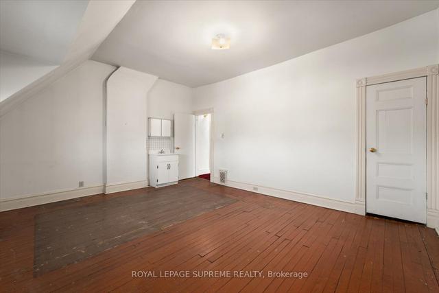 1309 King St W, House semidetached with 5 bedrooms, 2 bathrooms and 2 parking in Toronto ON | Image 22