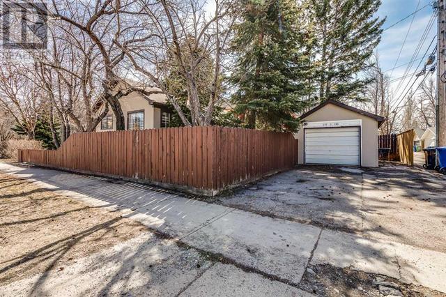 601 30 Avenue Sw, House detached with 2 bedrooms, 1 bathrooms and 1 parking in Calgary AB | Image 2