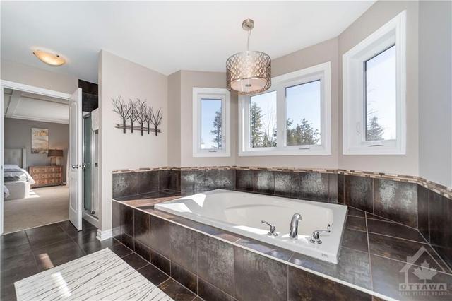719 Eagle Crest Heights, House detached with 4 bedrooms, 4 bathrooms and 6 parking in Ottawa ON | Image 13