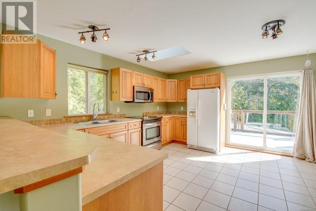 1865 St. Jacques Blvd, House detached with 4 bedrooms, 3 bathrooms and 1 parking in Ucluelet BC | Image 13