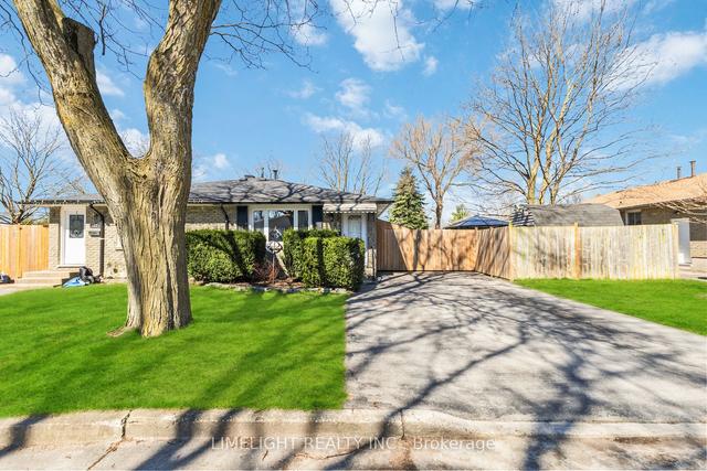 12 Mohegan Cres, House semidetached with 3 bedrooms, 1 bathrooms and 4 parking in London ON | Image 12