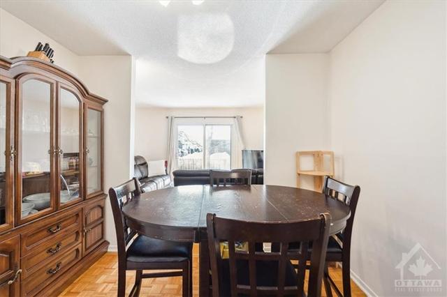 44 Compata Way, Townhouse with 5 bedrooms, 3 bathrooms and 2 parking in Ottawa ON | Image 4