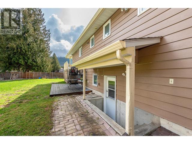 606 Forest Park Street, House detached with 4 bedrooms, 2 bathrooms and 1 parking in Sicamous BC | Image 45