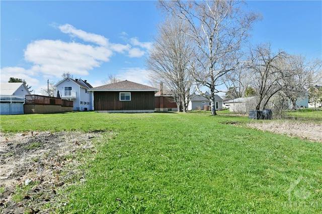 70 Charles Street, House detached with 3 bedrooms, 2 bathrooms and 5 parking in Arnprior ON | Image 25