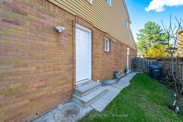 4222 Martlen Cres, House semidetached with 3 bedrooms, 4 bathrooms and 5 parking in Mississauga ON | Image 25