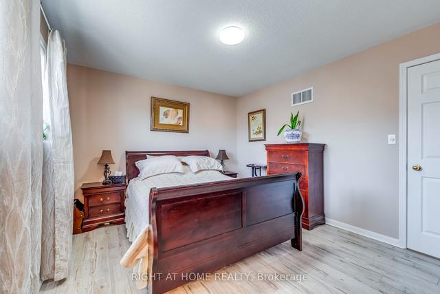 695 Edwards Ave W, House attached with 3 bedrooms, 3 bathrooms and 3 parking in Milton ON | Image 4