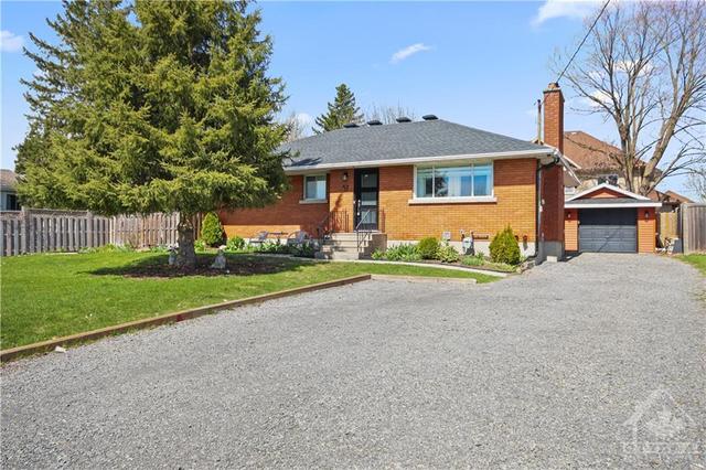 57 Epworth Avenue, House detached with 4 bedrooms, 3 bathrooms and 6 parking in Ottawa ON | Image 1