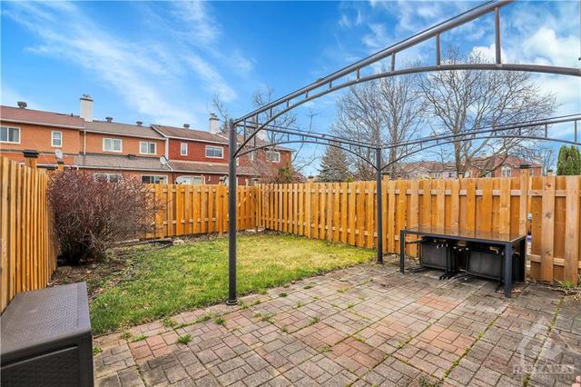29 Whitegate Crescent, Townhouse with 3 bedrooms, 3 bathrooms and 3 parking in Ottawa ON | Image 25