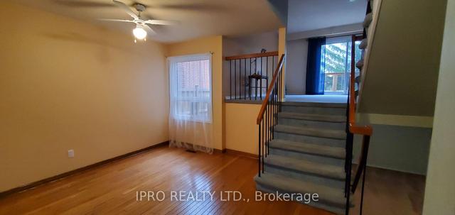 12 Simmons Blvd, House detached with 3 bedrooms, 3 bathrooms and 3 parking in Brampton ON | Image 4