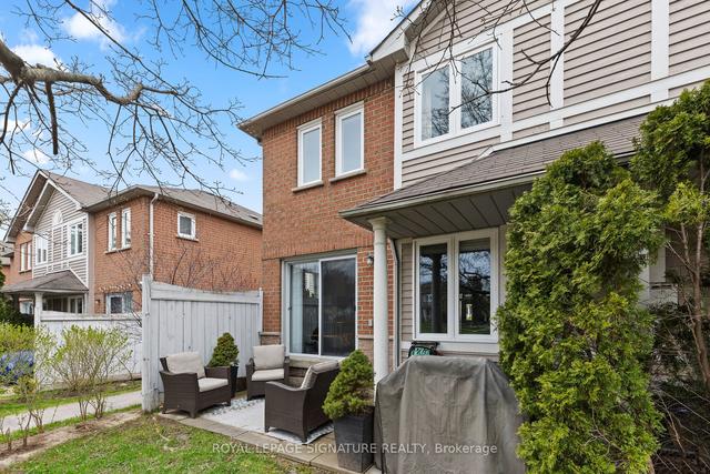 32 - 833 Scollard Crt, Townhouse with 3 bedrooms, 4 bathrooms and 2 parking in Mississauga ON | Image 21