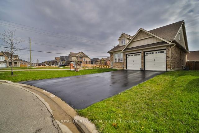 39 David Baker Crt, House detached with 2 bedrooms, 4 bathrooms and 6 parking in Clarington ON | Image 12