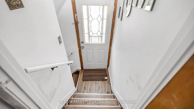 28 Gravenhurst Ave, House semidetached with 4 bedrooms, 4 bathrooms and 7 parking in Toronto ON | Image 10