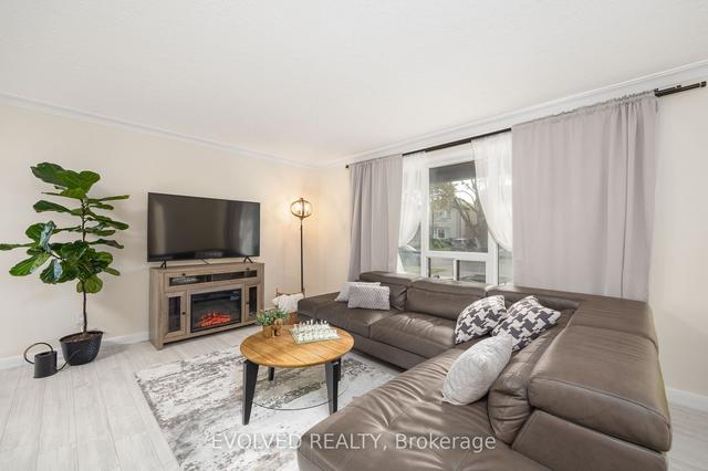21 Charleston Rd, House detached with 3 bedrooms, 2 bathrooms and 5 parking in Toronto ON | Image 2