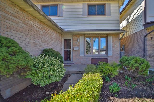 19 Salina Pl, House detached with 3 bedrooms, 3 bathrooms and 3 parking in Hamilton ON | Image 12