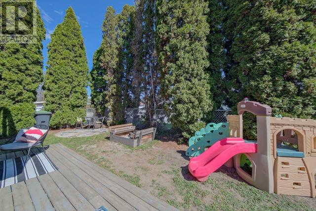 1193 Lawson Avenue, House detached with 4 bedrooms, 3 bathrooms and 3 parking in Kelowna BC | Image 28