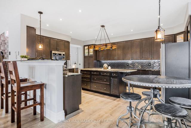 30 Marta Cres, House detached with 4 bedrooms, 3 bathrooms and 6 parking in Barrie ON | Image 3