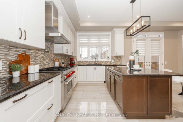 93 Ross Vennare Cres, House detached with 4 bedrooms, 5 bathrooms and 7 parking in Vaughan ON | Image 5