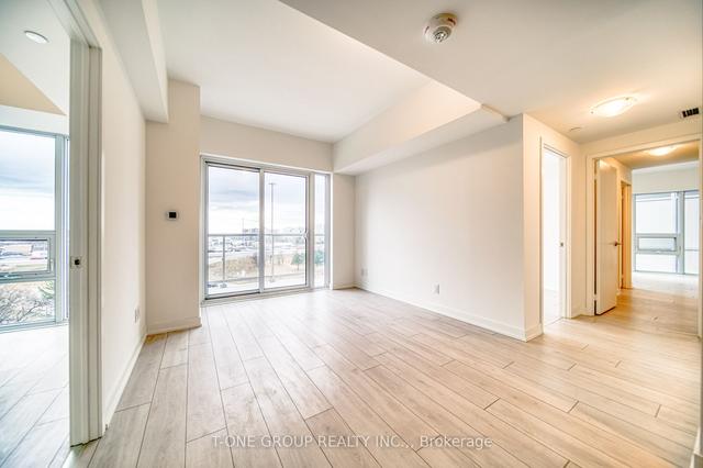 722 - 2033 Kennedy Rd, Condo with 3 bedrooms, 2 bathrooms and 1 parking in Toronto ON | Image 2