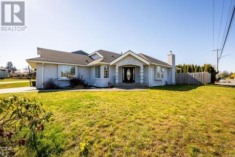 570 Cambridge Dr, House detached with 3 bedrooms, 2 bathrooms and 4 parking in Campbell River BC | Card Image