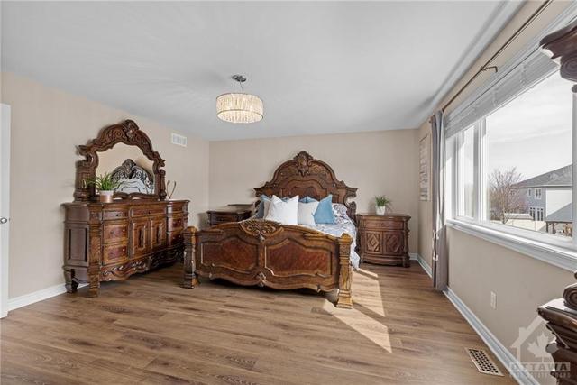 125 Gracewood Crescent, House detached with 5 bedrooms, 4 bathrooms and 5 parking in Ottawa ON | Image 16
