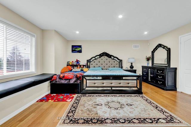 6 Small Crt, House detached with 4 bedrooms, 6 bathrooms and 8 parking in Brampton ON | Image 7