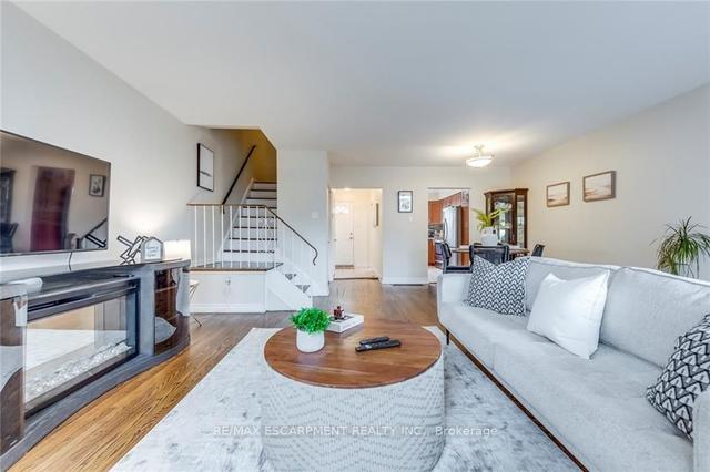 629 Francis Rd, Townhouse with 3 bedrooms, 2 bathrooms and 1 parking in Burlington ON | Image 10