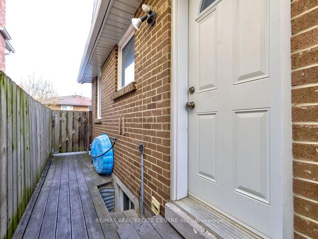 370 Hansen Rd N, House detached with 3 bedrooms, 3 bathrooms and 3 parking in Brampton ON | Image 31