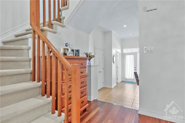 91 Bandelier Way, Townhouse with 3 bedrooms, 3 bathrooms and 3 parking in Ottawa ON | Image 4