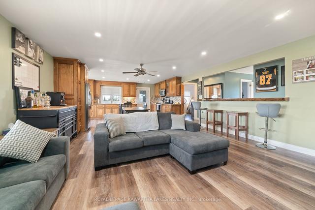 643 St Luke's Rd, House detached with 3 bedrooms, 3 bathrooms and 23 parking in Kawartha Lakes ON | Image 6