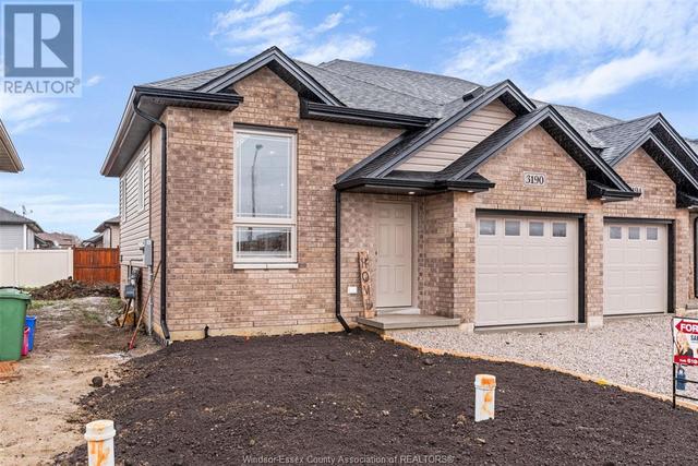 3190 Viola Crescent, House semidetached with 2 bedrooms, 1 bathrooms and null parking in Windsor ON | Image 2