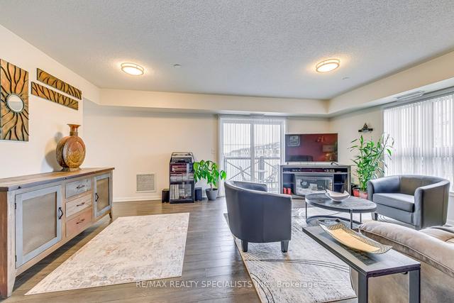 304 - 1045 Nadalin Hts N, Condo with 2 bedrooms, 2 bathrooms and 2 parking in Milton ON | Image 7