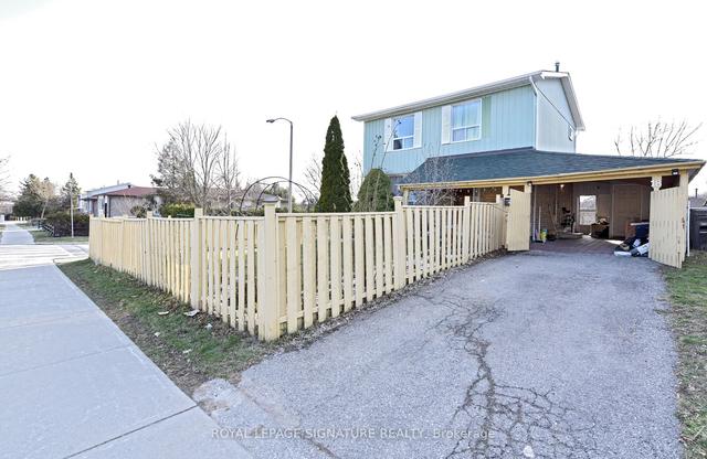18 Crow Tr, House detached with 3 bedrooms, 3 bathrooms and 2 parking in Toronto ON | Image 1