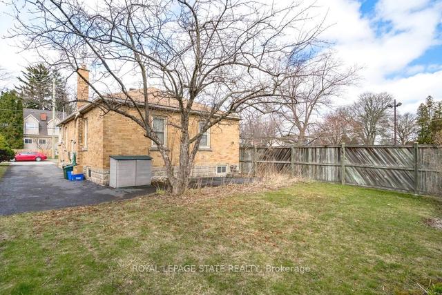 269 Bowman St, House detached with 2 bedrooms, 2 bathrooms and 3 parking in Hamilton ON | Image 11