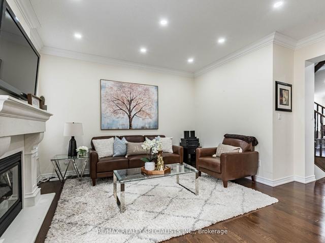 25 Chesterwood Cres, House semidetached with 3 bedrooms, 4 bathrooms and 3 parking in Brampton ON | Image 4