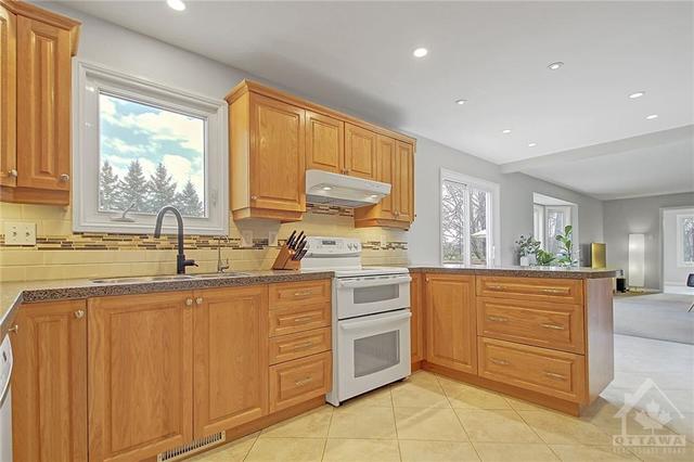 1756 Marchurst Road, House detached with 5 bedrooms, 4 bathrooms and 8 parking in Ottawa ON | Image 8