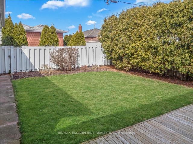 247 Fernwood Cres, House detached with 3 bedrooms, 2 bathrooms and 7 parking in Hamilton ON | Image 18
