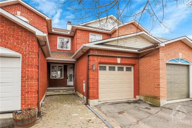 29 Whitegate Crescent, Townhouse with 3 bedrooms, 3 bathrooms and 3 parking in Ottawa ON | Image 2