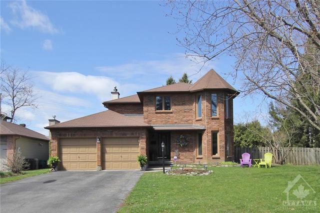 113 Huntsman Crescent, House detached with 4 bedrooms, 3 bathrooms and 6 parking in Ottawa ON | Image 1
