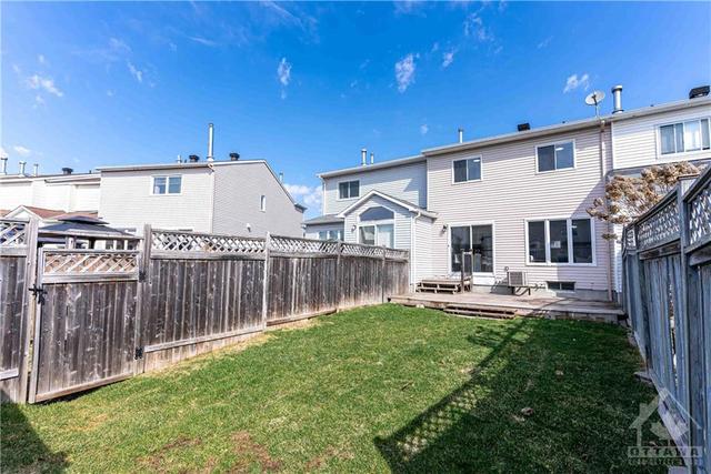 2104 Sacramento Drive, Townhouse with 3 bedrooms, 2 bathrooms and 3 parking in Ottawa ON | Image 29