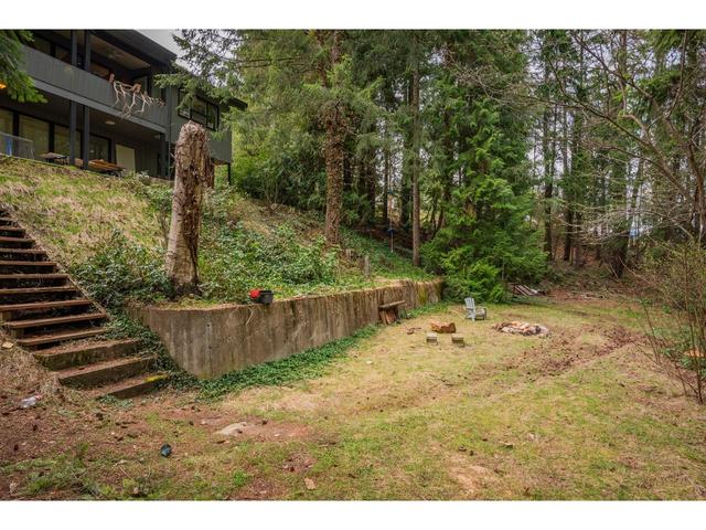 2184 Crestview Crescent, House detached with 5 bedrooms, 3 bathrooms and 4 parking in Castlegar BC | Image 23