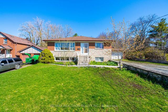 108 Garden Ave, House detached with 3 bedrooms, 1 bathrooms and 8 parking in Richmond Hill ON | Image 5