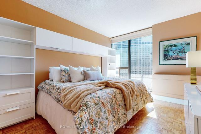 2634 - 33 Harbour Sq, Condo with 1 bedrooms, 1 bathrooms and 1 parking in Toronto ON | Image 7