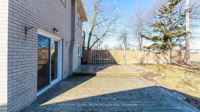 251 Wellesworth Dr, House detached with 3 bedrooms, 5 bathrooms and 5 parking in Toronto ON | Image 18